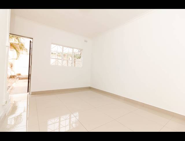 2 BEDROOM HOUSE RENTED IN MONTFORD
